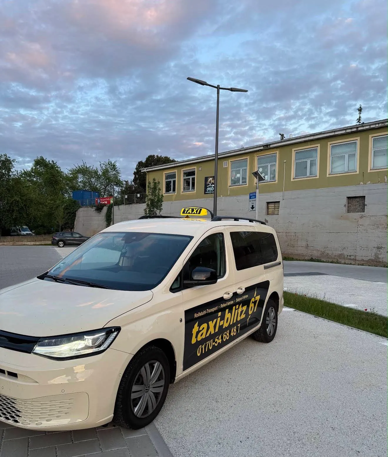 Taxi von TAXI-BLITZ 67 in Neustadt an der Weinstraße – Großraumtaxi für Personenbeförderung und Flughafentransfer